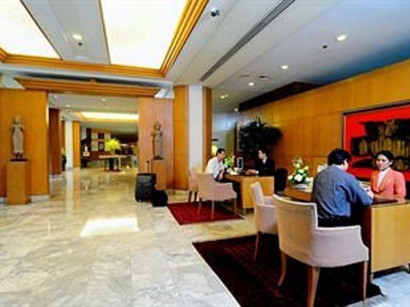 Pantip Suites Бангкок Екстер'єр фото